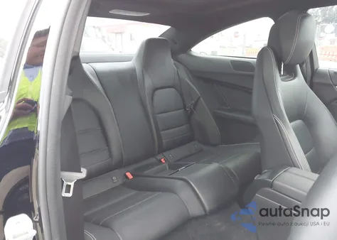 2014 Mercedes-Benz C 250 z USA, uszkodzony, nr VIN WDDGJ4HB9EG276531